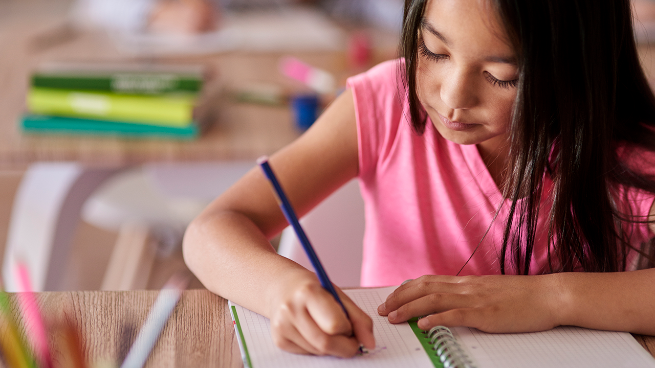 Menos pantallas, más aprendizaje: la nueva apuesta educativa